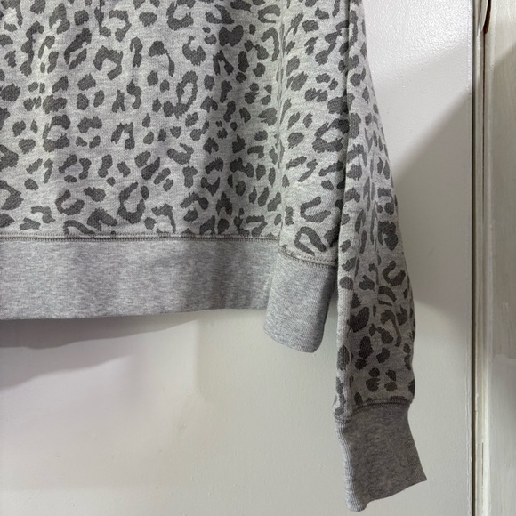Aerie Sandy Cropped Off The Shoulder Leopard Cheetah Animal Print Gray Oversized - Picture 5 of 10